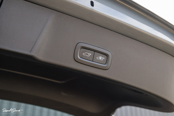 Volvo XC40 1.5 T4 Plug-in hybrid Plus Dark | Adaptieve cruise | Memory | Blis | Harman Kardon |