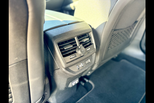 Peugeot 5008 1.2 PureTech GT 7 Zitplaatsen | Apple CarPlay | Android Auto | PDC V&A | Camera