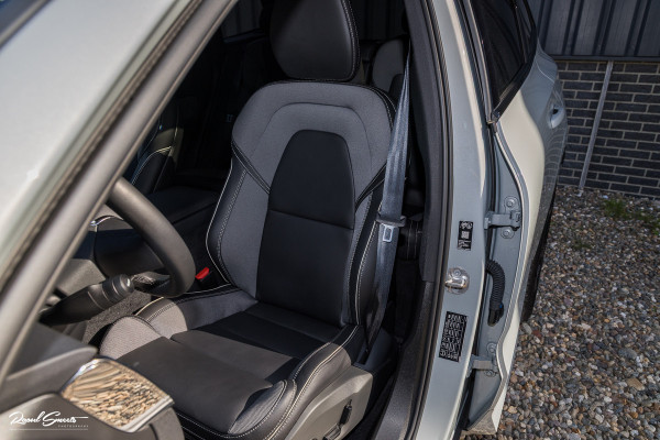 Volvo XC60 2.0 T6 Plug-in hybrid AWD Plus Black Edition Long Range | Facelift | Zwenkbare trekhaak | Panoramadak | Memory | Blis | Harman Kardon |