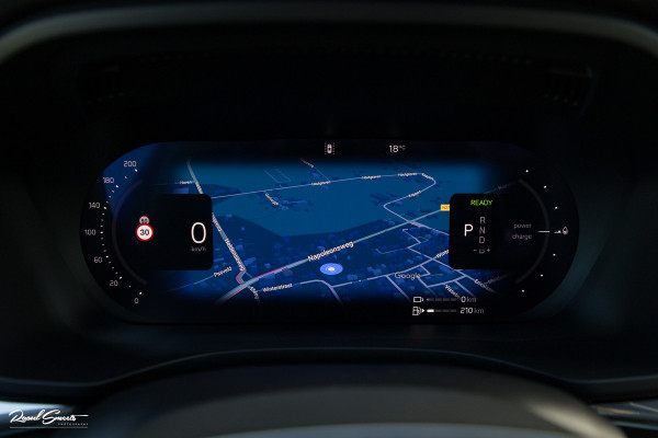 Volvo XC60 2.0 T6 Plug-in hybrid AWD Plus Black Edition Long Range | Facelift | Zwenkbare trekhaak | Panoramadak | Memory | Blis | Harman Kardon |