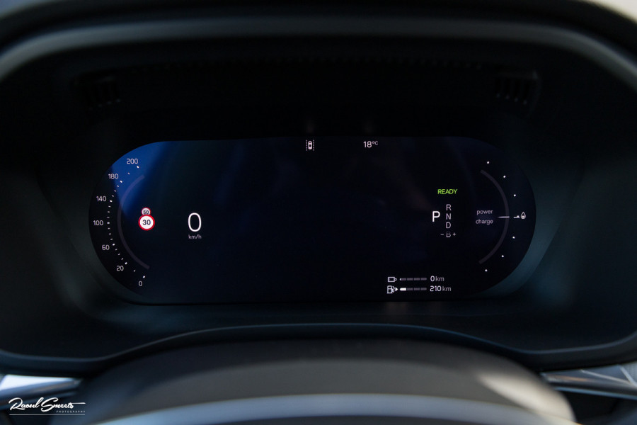 Volvo XC60 2.0 T6 Plug-in hybrid AWD Plus Black Edition Long Range | Facelift | Zwenkbare trekhaak | Panoramadak | Memory | Blis | Harman Kardon |