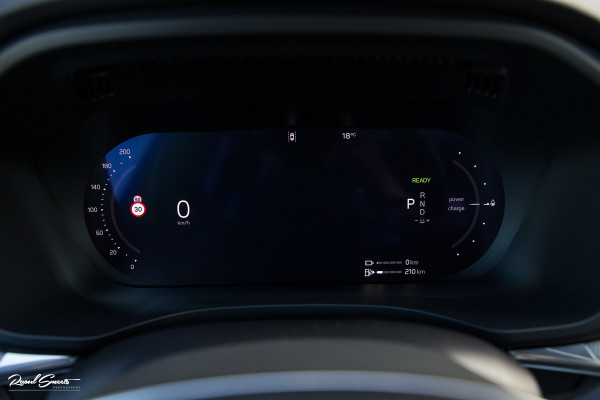 Volvo XC60 2.0 T6 Plug-in hybrid AWD Plus Black Edition Long Range | Facelift | Zwenkbare trekhaak | Panoramadak | Memory | Blis | Harman Kardon |