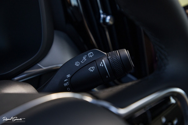 Volvo XC60 2.0 T6 Plug-in hybrid AWD Plus Black Edition Long Range | Facelift | Zwenkbare trekhaak | Panoramadak | Memory | Blis | Harman Kardon |