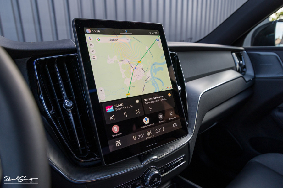 Volvo XC60 2.0 T6 Plug-in hybrid AWD Plus Black Edition Long Range | Facelift | Zwenkbare trekhaak | Panoramadak | Memory | Blis | Harman Kardon |