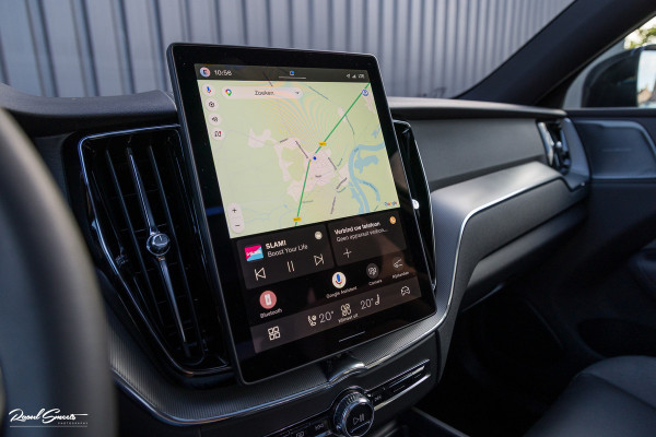 Volvo XC60 2.0 T6 Plug-in hybrid AWD Plus Black Edition Long Range | Facelift | Zwenkbare trekhaak | Panoramadak | Memory | Blis | Harman Kardon |