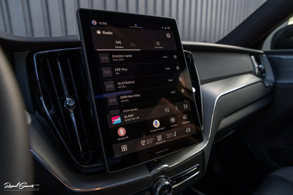 Volvo XC60 2.0 T6 Plug-in hybrid AWD Plus Black Edition Long Range | Facelift | Zwenkbare trekhaak | Panoramadak | Memory | Blis | Harman Kardon |