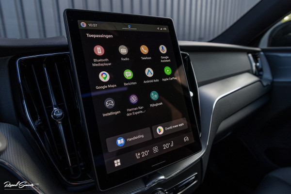 Volvo XC60 2.0 T6 Plug-in hybrid AWD Plus Black Edition Long Range | Facelift | Zwenkbare trekhaak | Panoramadak | Memory | Blis | Harman Kardon |