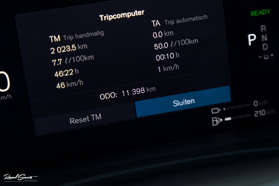 Volvo XC60 2.0 T6 Plug-in hybrid AWD Plus Black Edition Long Range | Facelift | Zwenkbare trekhaak | Panoramadak | Memory | Blis | Harman Kardon |
