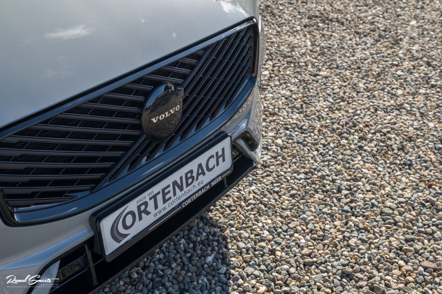 Volvo XC60 2.0 T6 Plug-in hybrid AWD Plus Black Edition Long Range | Facelift | Zwenkbare trekhaak | Panoramadak | Memory | Blis | Harman Kardon |