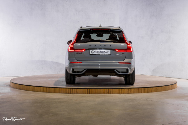 Volvo XC60 2.0 T6 Plug-in hybrid AWD Plus Black Edition Long Range | Facelift | Zwenkbare trekhaak | Panoramadak | Memory | Blis | Harman Kardon |