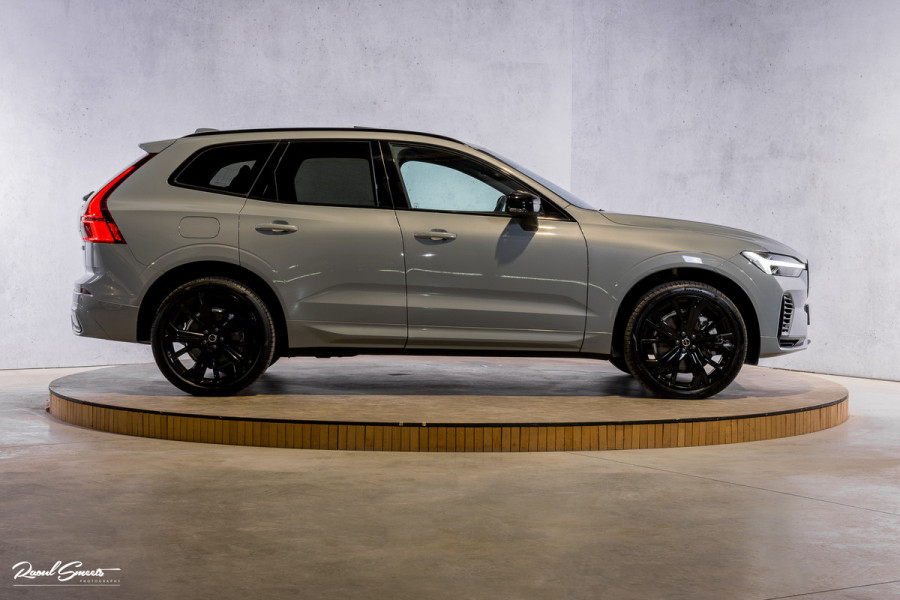 Volvo XC60 2.0 T6 Plug-in hybrid AWD Plus Black Edition Long Range | Facelift | Zwenkbare trekhaak | Panoramadak | Memory | Blis | Harman Kardon |
