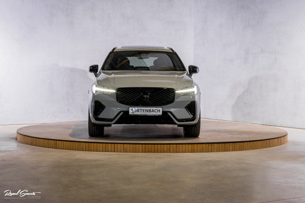 Volvo XC60 2.0 T6 Plug-in hybrid AWD Plus Black Edition Long Range | Facelift | Zwenkbare trekhaak | Panoramadak | Memory | Blis | Harman Kardon |