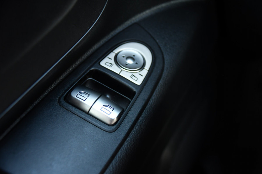 Mercedes-Benz Vito 116 CDI L2 PB Edition Camera, Cruise, Carplay, LED, Clima, 164pk, Multimedia, Trekhaak, Automaat, Uniek!