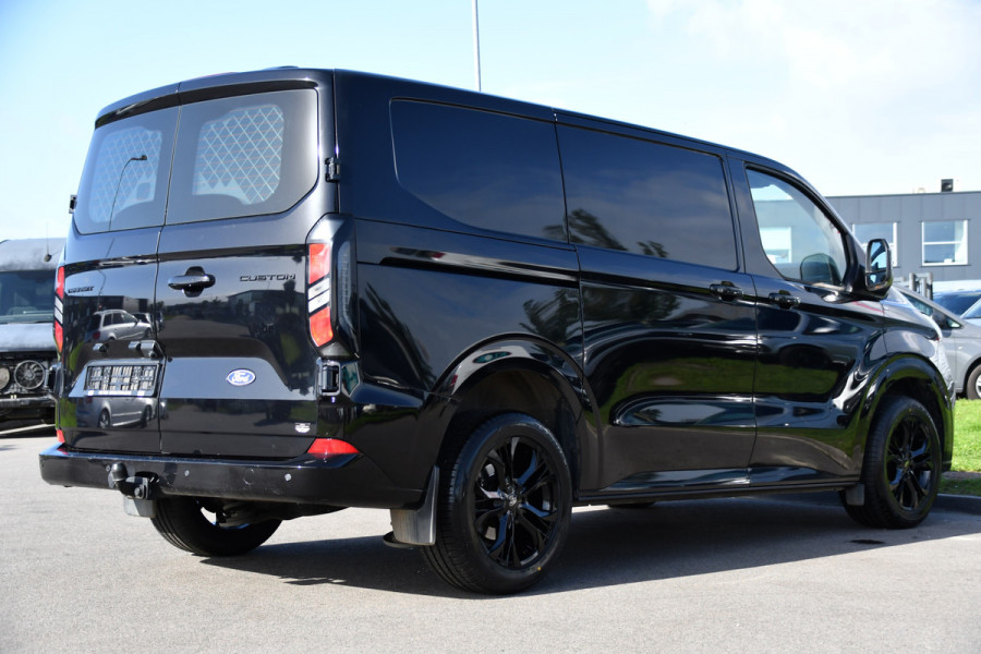 Ford Transit Custom 300 2.0 TDCI L1H1 Limited Black Edition Camera, Cruise, Carplay, LED, Stoelverwarming , 150pk, Sensoren, Trekhaak, Multimedia, Uniek!