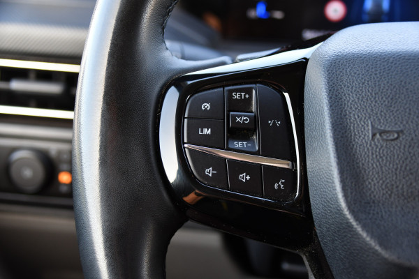 Ford Transit Custom 300 2.0 TDCI L1H1 Limited Black Edition Camera, Cruise, Carplay, LED, Stoelverwarming , 150pk, Sensoren, Trekhaak, Multimedia, Uniek!