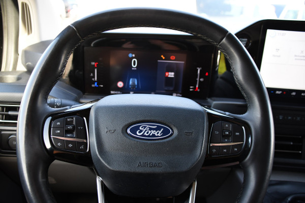 Ford Transit Custom 300 2.0 TDCI L1H1 Limited Black Edition Camera, Cruise, Carplay, LED, Stoelverwarming , 150pk, Sensoren, Trekhaak, Multimedia, Uniek!