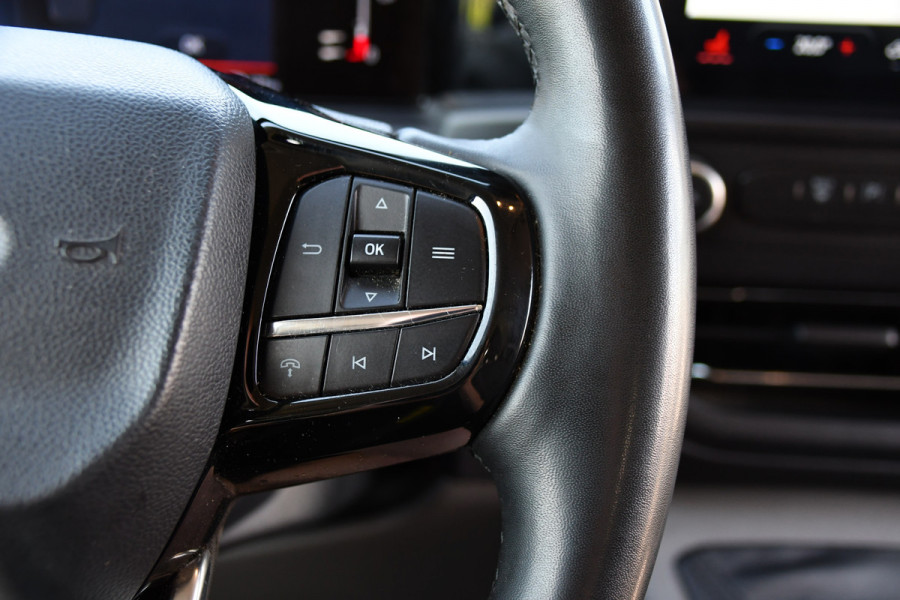 Ford Transit Custom 300 2.0 TDCI L1H1 Limited Black Edition Camera, Cruise, Carplay, LED, Stoelverwarming , 150pk, Sensoren, Trekhaak, Multimedia, Uniek!