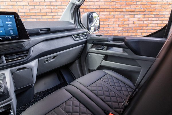 Ford Transit Custom 320 2.0 TDCI 150 PK L2H1 Limited | 6-zitter | ACC | Blind Spot | Navigatie | CarPlay | Camera | Trekhaak | Stoel- en stuurwielverwarming | DAB | BPM Vrij | Luxe dubbel cabine