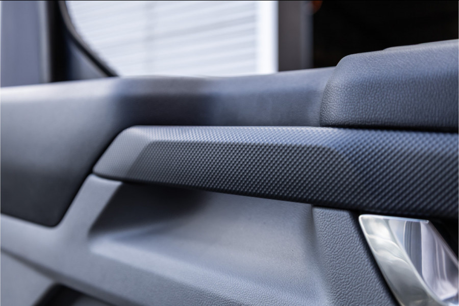 Ford Transit Custom 320 2.0 TDCI 150 PK L2H1 Limited | 6-zitter | ACC | Blind Spot | Navigatie | CarPlay | Camera | Trekhaak | Stoel- en stuurwielverwarming | DAB | BPM Vrij | Luxe dubbel cabine