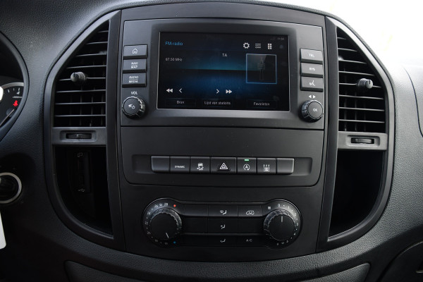 Mercedes-Benz Vito 116 CDI L2 Black Edition Camera, Cruise, Carplay, LED, 164pk, Stoelverwarming, Standkachel, Automaat, Multimedia, Uniek!