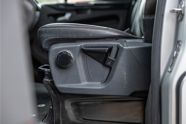 Ford Transit Custom 320 2.0 TDCI 185 PK L2H1 Sport | L+R Schuifdeur | CarPlay | Camera | Navigatie | Trekhaak | Stoelverwarming | Cruise control | DAB | Nieuwe APK