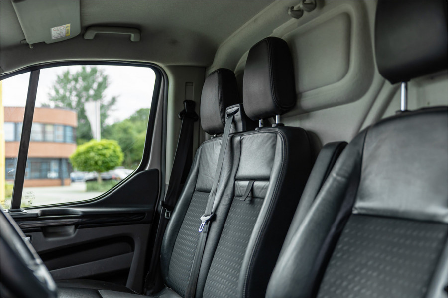 Ford Transit Custom 320 2.0 TDCI 185 PK L2H1 Sport | L+R Schuifdeur | CarPlay | Camera | Navigatie | Trekhaak | Stoelverwarming | Cruise control | DAB | Nieuwe APK