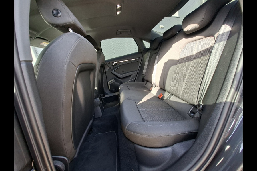 Audi A3 Limousine 30 TFSI AUTOMAAT * Carplay * Climate Control * Parkeersensoren *