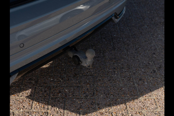Volvo XC60 2.0 T6 Plug-in hybrid AWD Plus Black Edition | Pano | SOH 99% | Surround View | Trekhaak | BTW