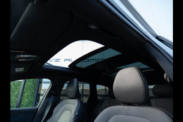 Volvo XC60 2.0 T6 Plug-in hybrid AWD Plus Black Edition | Pano | SOH 99% | Surround View | Trekhaak | BTW