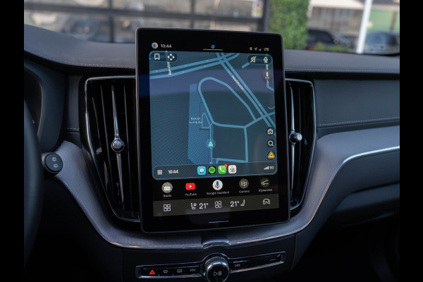 Volvo XC60 2.0 T6 Plug-in hybrid AWD Plus Black Edition | Pano | SOH 99% | Surround View | Trekhaak | BTW