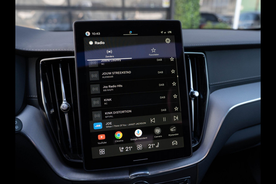 Volvo XC60 2.0 T6 Plug-in hybrid AWD Plus Black Edition | Pano | SOH 99% | Surround View | Trekhaak | BTW
