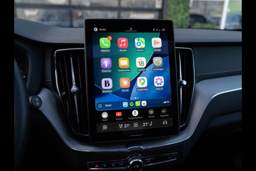 Volvo XC60 2.0 T6 Plug-in hybrid AWD Plus Black Edition | Pano | SOH 99% | Surround View | Trekhaak | BTW