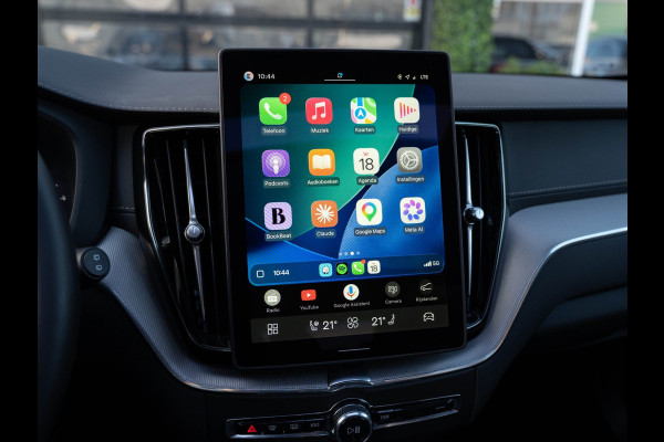 Volvo XC60 2.0 T6 Plug-in hybrid AWD Plus Black Edition | Pano | SOH 99% | Surround View | Trekhaak | BTW
