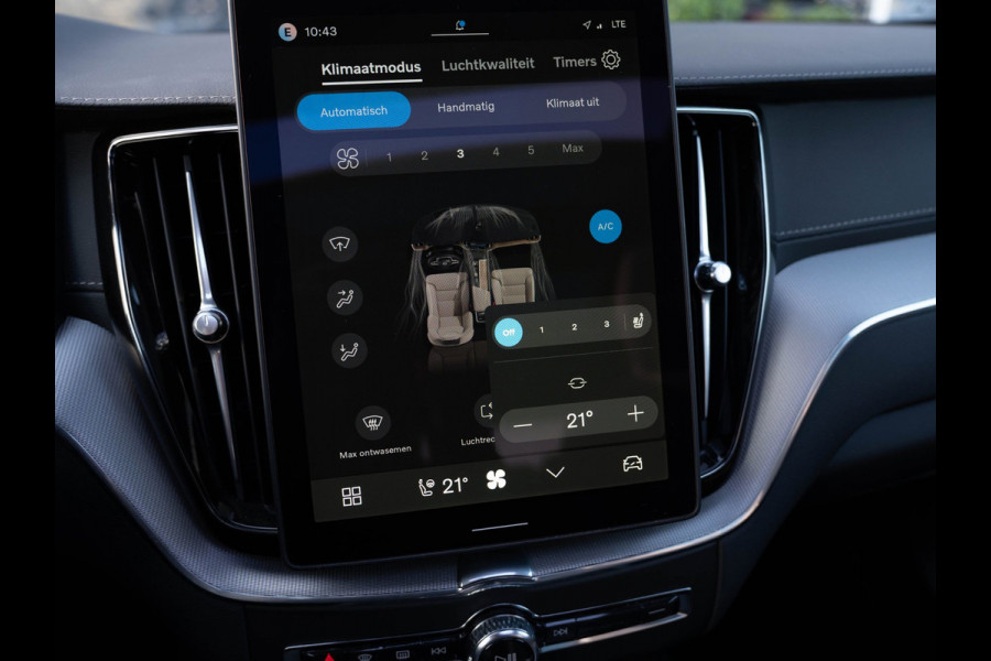 Volvo XC60 2.0 T6 Plug-in hybrid AWD Plus Black Edition | Pano | SOH 99% | Surround View | Trekhaak | BTW