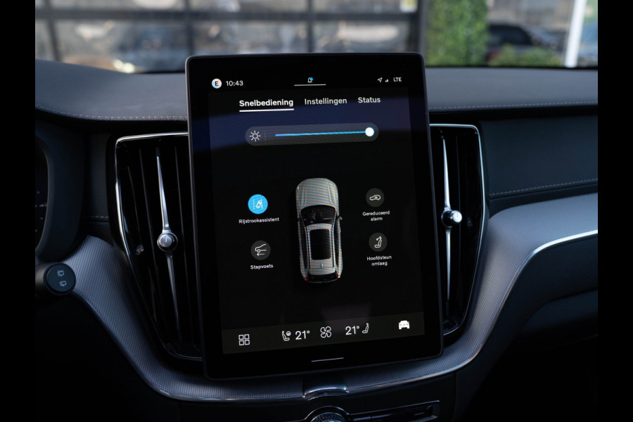 Volvo XC60 2.0 T6 Plug-in hybrid AWD Plus Black Edition | Pano | SOH 99% | Surround View | Trekhaak | BTW