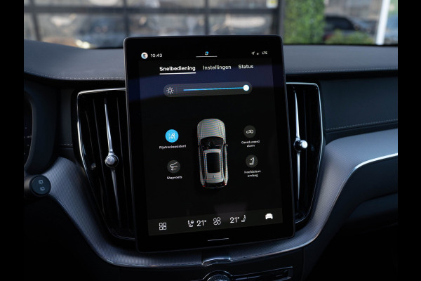 Volvo XC60 2.0 T6 Plug-in hybrid AWD Plus Black Edition | Pano | SOH 99% | Surround View | Trekhaak | BTW