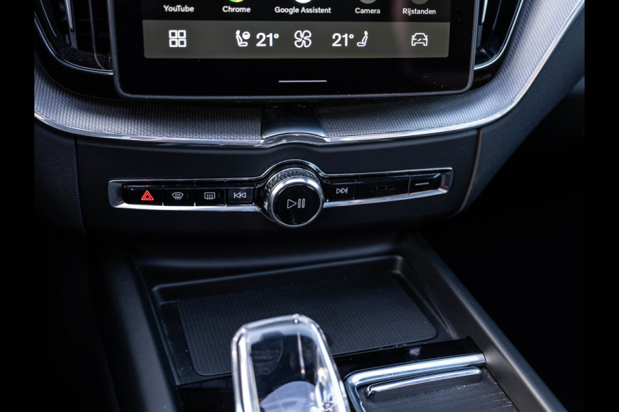 Volvo XC60 2.0 T6 Plug-in hybrid AWD Plus Black Edition | Pano | SOH 99% | Surround View | Trekhaak | BTW