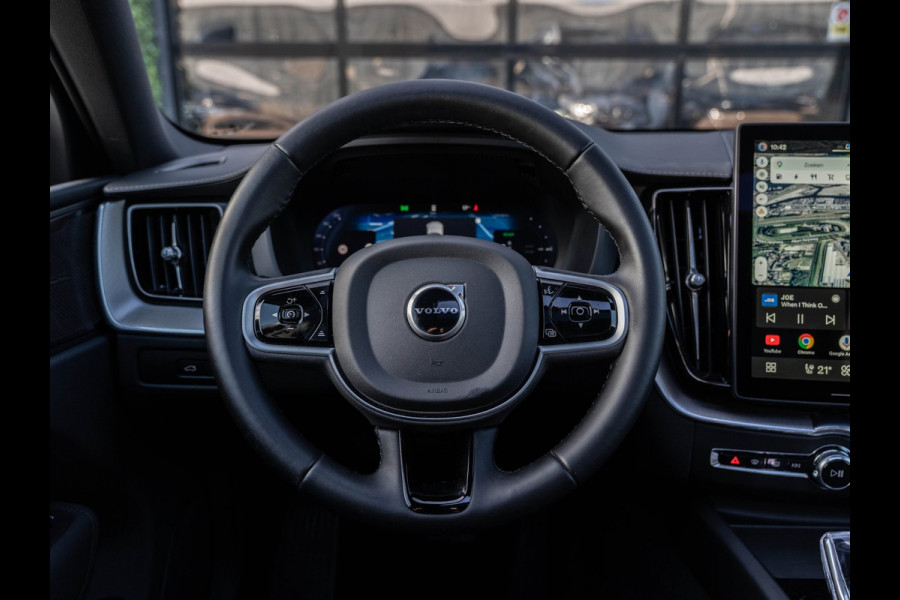 Volvo XC60 2.0 T6 Plug-in hybrid AWD Plus Black Edition | Pano | SOH 99% | Surround View | Trekhaak | BTW