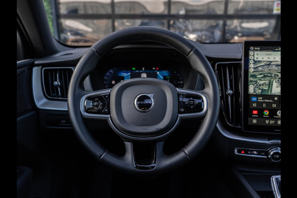 Volvo XC60 2.0 T6 Plug-in hybrid AWD Plus Black Edition | Pano | SOH 99% | Surround View | Trekhaak | BTW