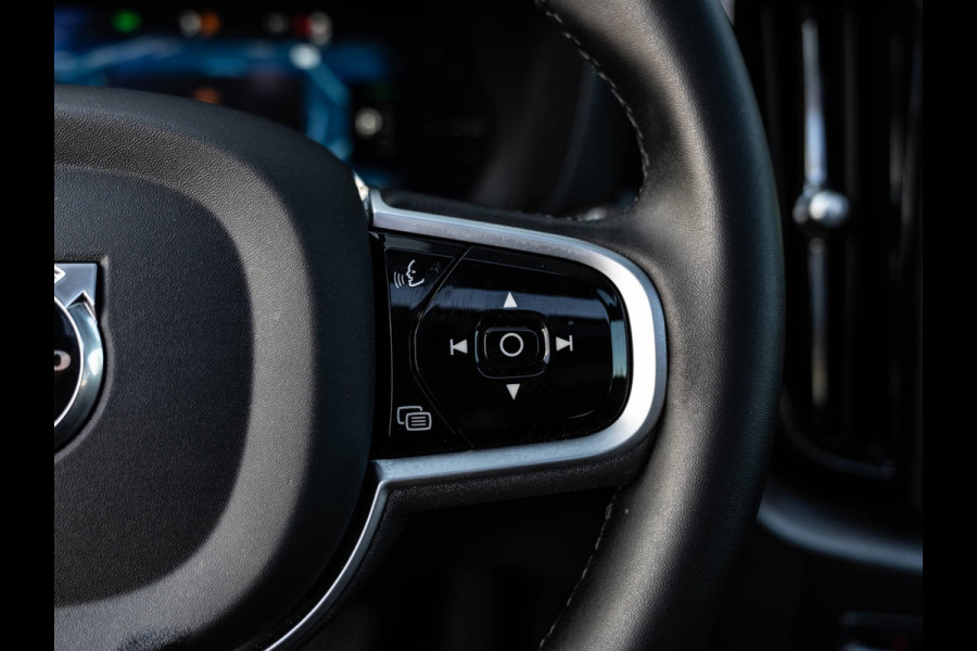 Volvo XC60 2.0 T6 Plug-in hybrid AWD Plus Black Edition | Pano | SOH 99% | Surround View | Trekhaak | BTW