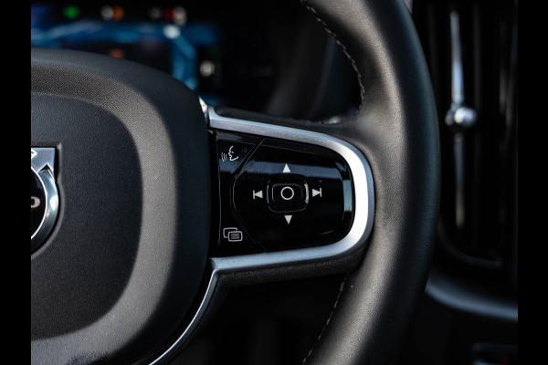 Volvo XC60 2.0 T6 Plug-in hybrid AWD Plus Black Edition | Pano | SOH 99% | Surround View | Trekhaak | BTW