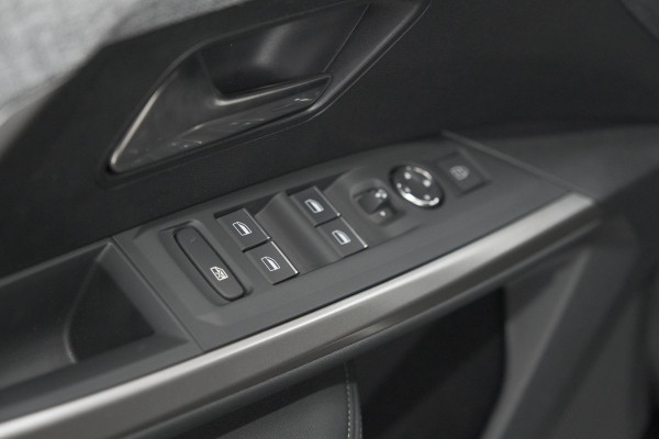 Peugeot 3008 1.2 Hybrid 145 GT | 360 Vision Pack | Adaptieve Cruise Control | Stoelen Pakket Inclusief Verwarmde Achterbank