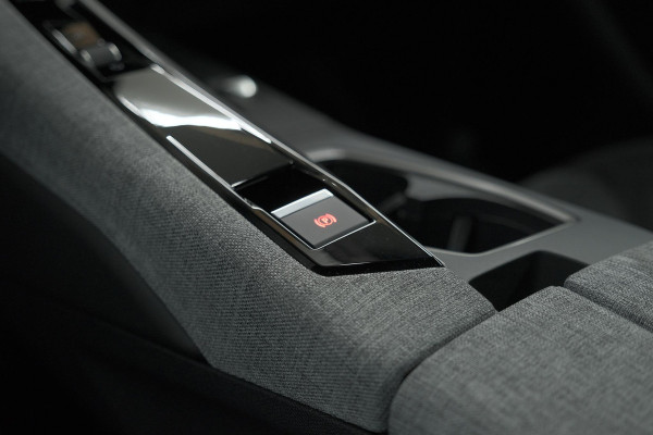Peugeot 3008 1.2 Hybrid 145 GT | 360 Vision Pack | Adaptieve Cruise Control | Stoelen Pakket Inclusief Verwarmde Achterbank