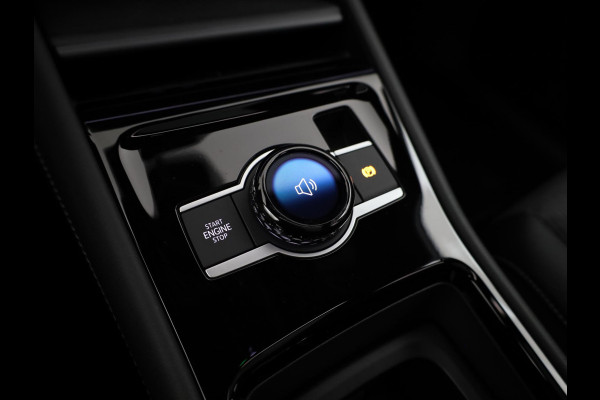 Volkswagen Tiguan 1.5 eHybrid R-Line Edition 204 pk Automaat (DSG) | Verlengde garantie | Navigatie | Panoramadak | Trekhaak (wegklapbaar) | Parkeersensoren (Park assist) | Rondomzicht camera | R-Line |