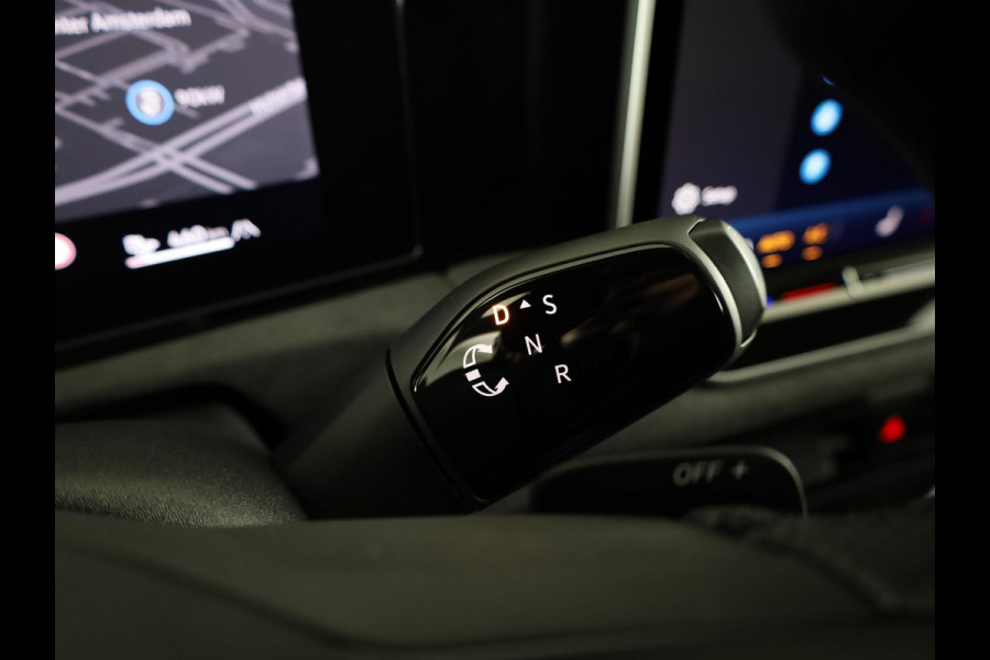 Volkswagen Tiguan 1.5 eHybrid R-Line Edition 204 pk Automaat (DSG) | Verlengde garantie | Navigatie | Panoramadak | Trekhaak (wegklapbaar) | Parkeersensoren (Park assist) | Rondomzicht camera | R-Line |