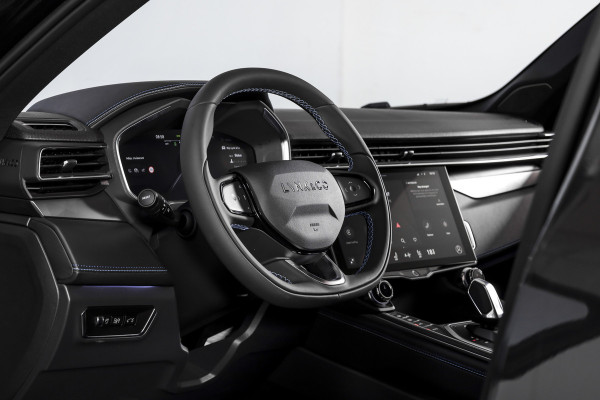 Lynk & Co 01 1.5 PHEV 261PK MY23 | Donkere hemel | 360 Camera | 7.4 kWh Boordlader | S/K-panodak | Adapt. Cruise | Memory | Elek. klep | LM 20" | 7733