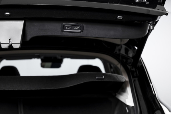 Lynk & Co 01 1.5 PHEV 261PK MY22 | Black Pakket | 360 Camera  | 7.4 kWh Boordlader | S/K-panodak | Adapt. Cruise | Memory | Elek. klep | LM 20" | 2473