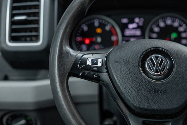 Volkswagen Crafter 2.0 TDI 177PK L3H3 DSG | L+R Schuifdeur | Bi-Xenon | ACC | Standkachel | CarPlay | Camera | Trekhaak | Stoelverwarming | Nieuwe APK | Euro 6