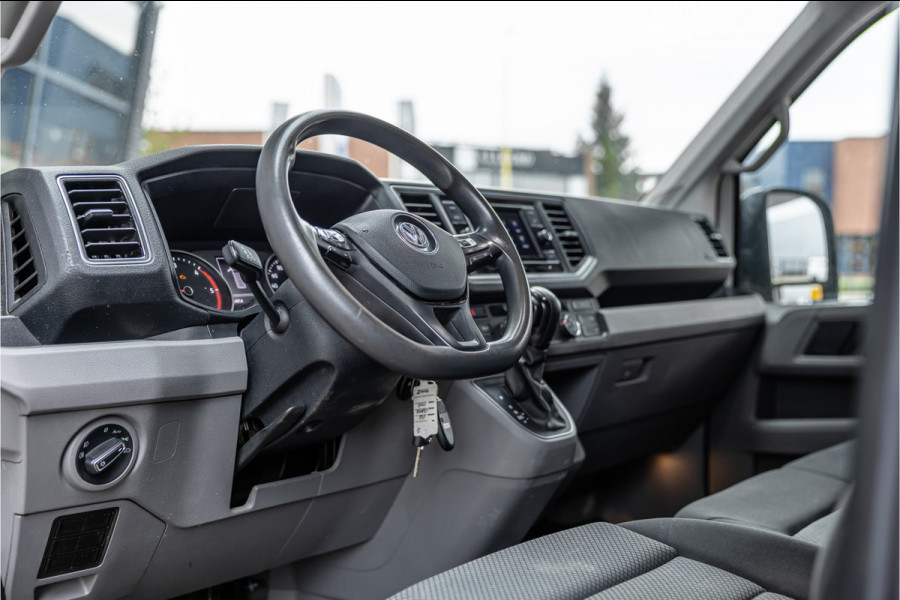 Volkswagen Crafter 2.0 TDI 177PK L3H3 DSG | L+R Schuifdeur | Bi-Xenon | ACC | Standkachel | CarPlay | Camera | Trekhaak | Stoelverwarming | Nieuwe APK | Euro 6