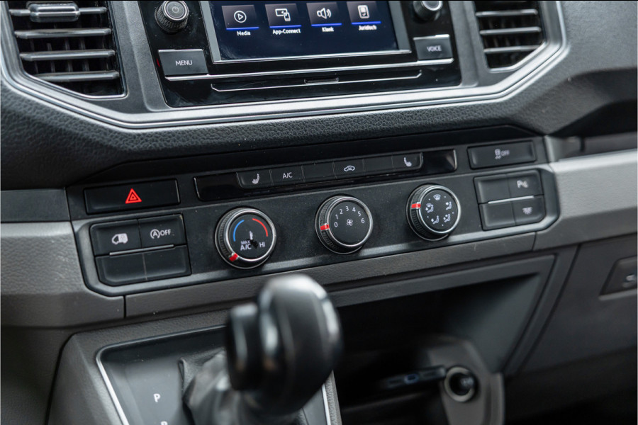 Volkswagen Crafter 2.0 TDI 177PK L3H3 DSG | L+R Schuifdeur | Bi-Xenon | ACC | Standkachel | CarPlay | Camera | Trekhaak | Stoelverwarming | Nieuwe APK | Euro 6